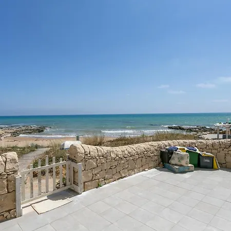 La Casa In Riva Al Mare Holiday home *